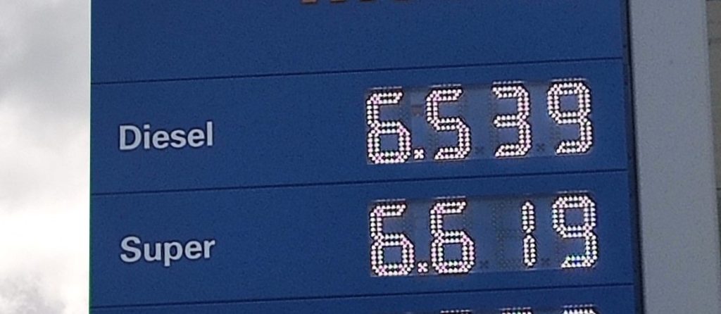 The sustainable fuel prices are around 6 €
